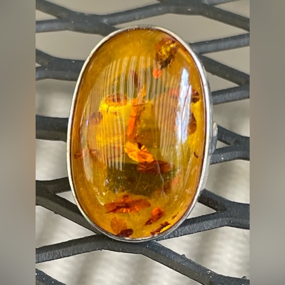 Amber and sterling silver ring. Size 5 3/4. EUC. Beautiful color. - Picture 5 of 9